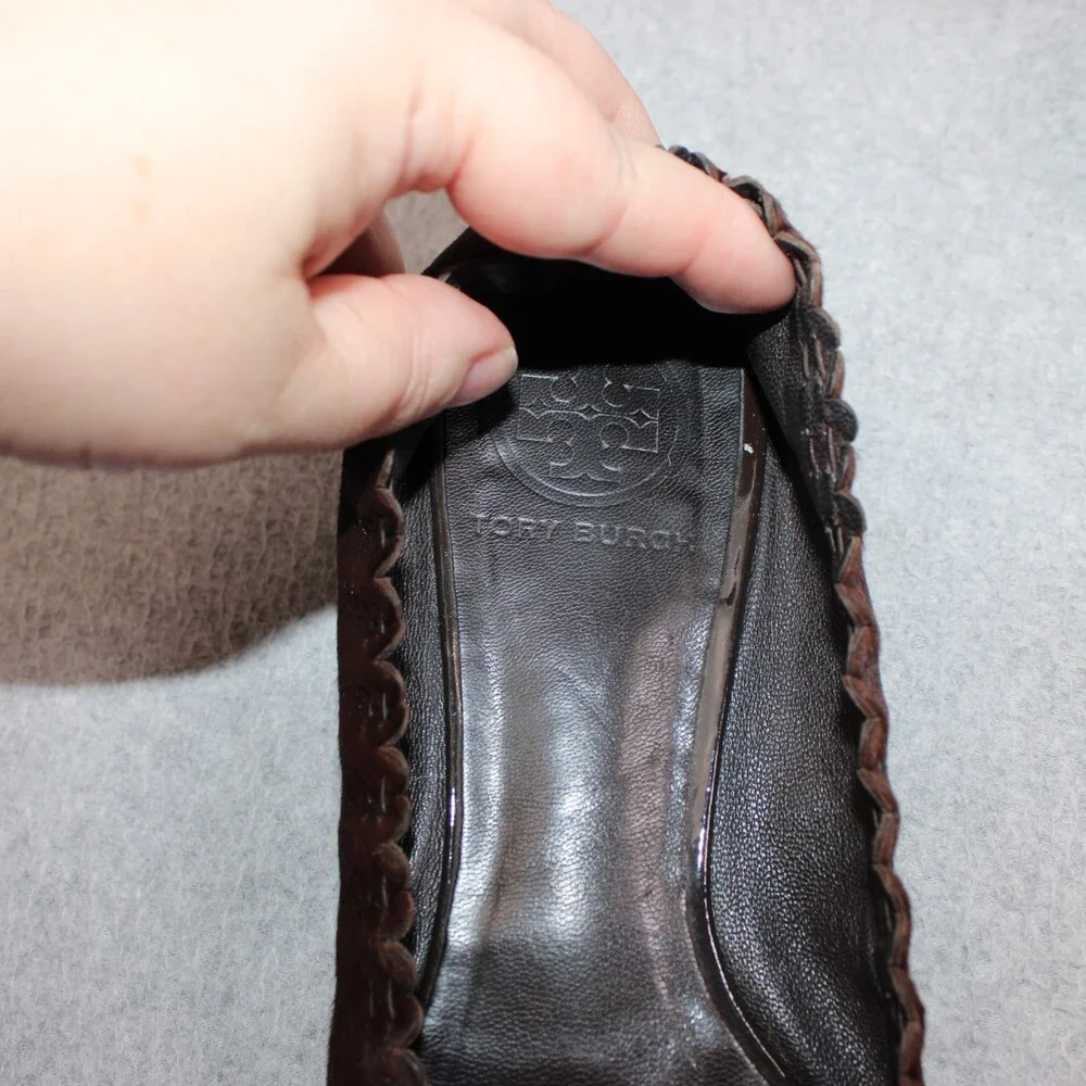 Tory Burch Ballet Flats Womens Size 5.5 Brown Calf Hair Gold Tasseled Flat Logo
